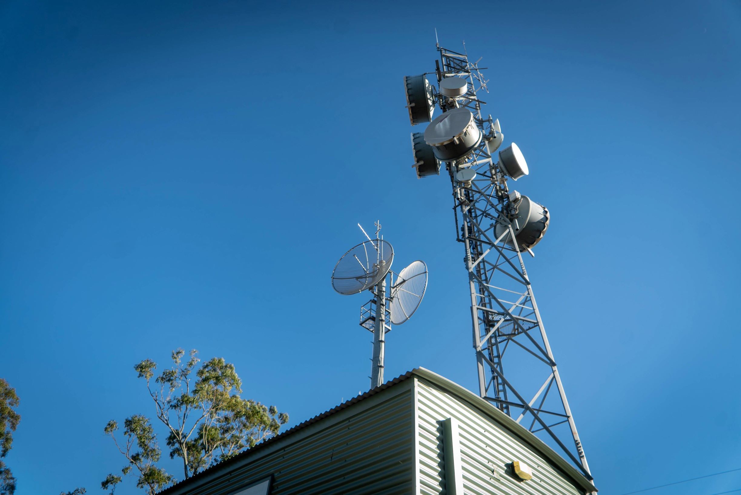 Communications tower